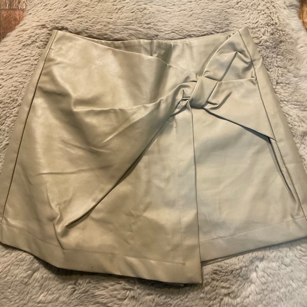 Pink Lily Faux Leather Skort Skirt Tie Front Size Small Tan Womens Shorts